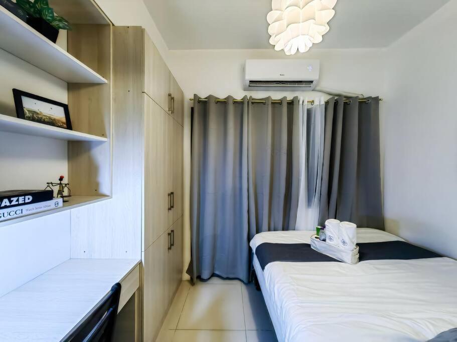 Apartment 1br Unit Condotel W Balcony Fame Residences -fm09 Manila