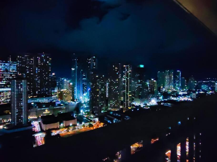 1br Unit Condotel W Balcony Fame Residences -fm09 * Manila