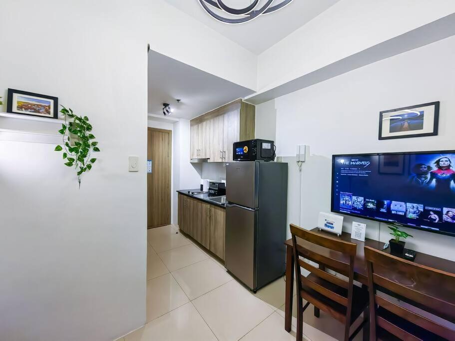 Apartment 1br Unit Condotel W Balcony Fame Residences -fm09