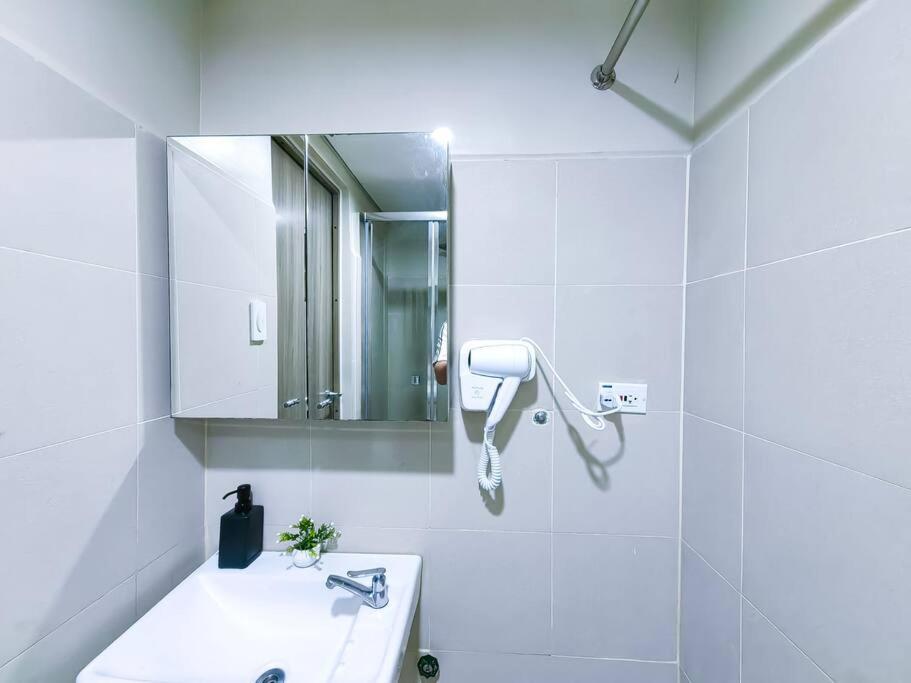 1br Unit Condotel W Balcony Fame Residences -fm09 * Manila