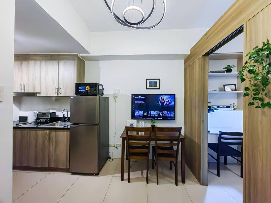Apartment 1br Unit Condotel W Balcony Fame Residences -fm09