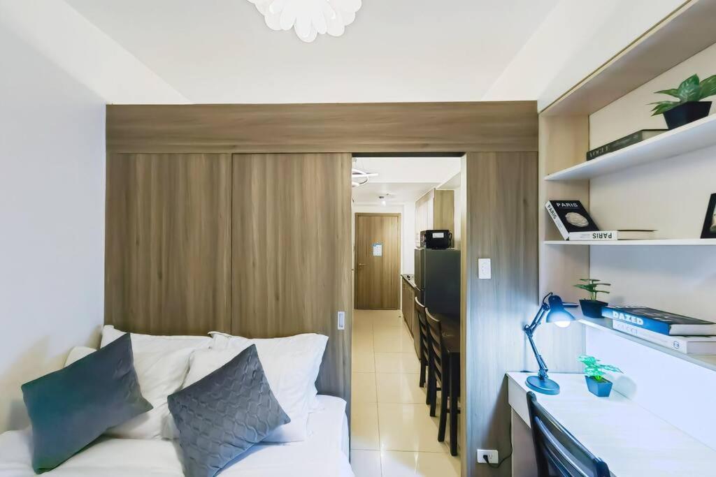 1br Unit Condotel W Balcony Fame Residences -fm09