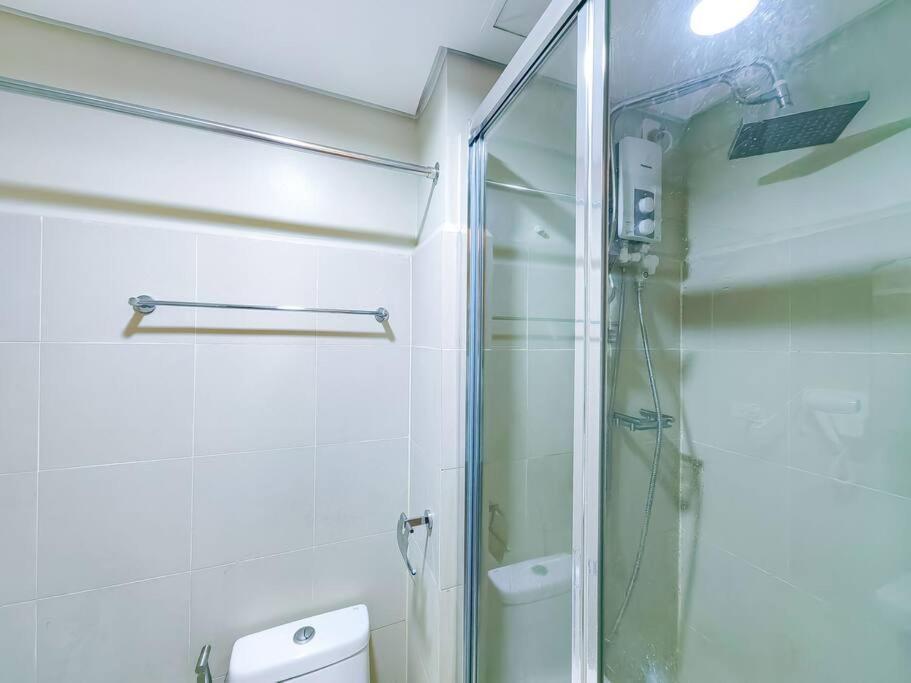 1br Unit Condotel W Balcony Fame Residences -fm09 Apartment Manila