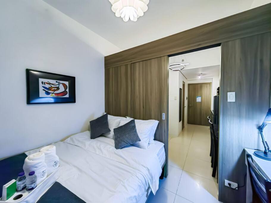 Apartment 1br Unit Condotel W Balcony Fame Residences -fm09 Manila