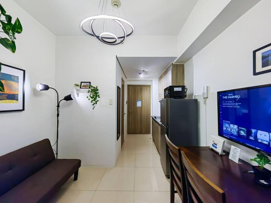 1br Unit Condotel W Balcony Fame Residences -fm09 Apartment Manila