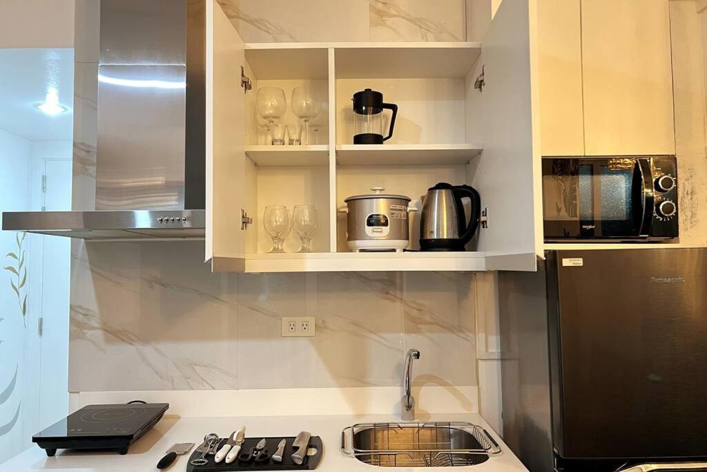 Azure Lovely And Refreshing 1 Bedroom Apartment *