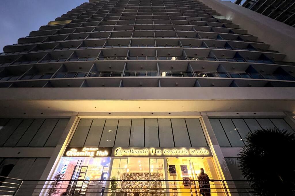 Apartment Azure Lovely And Refreshing 1 Bedroom Manila