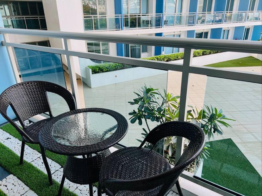 Azure Lovely And Refreshing 1 Bedroom Apartment