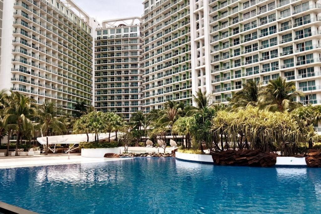 Azure Lovely And Refreshing 1 Bedroom Apartment