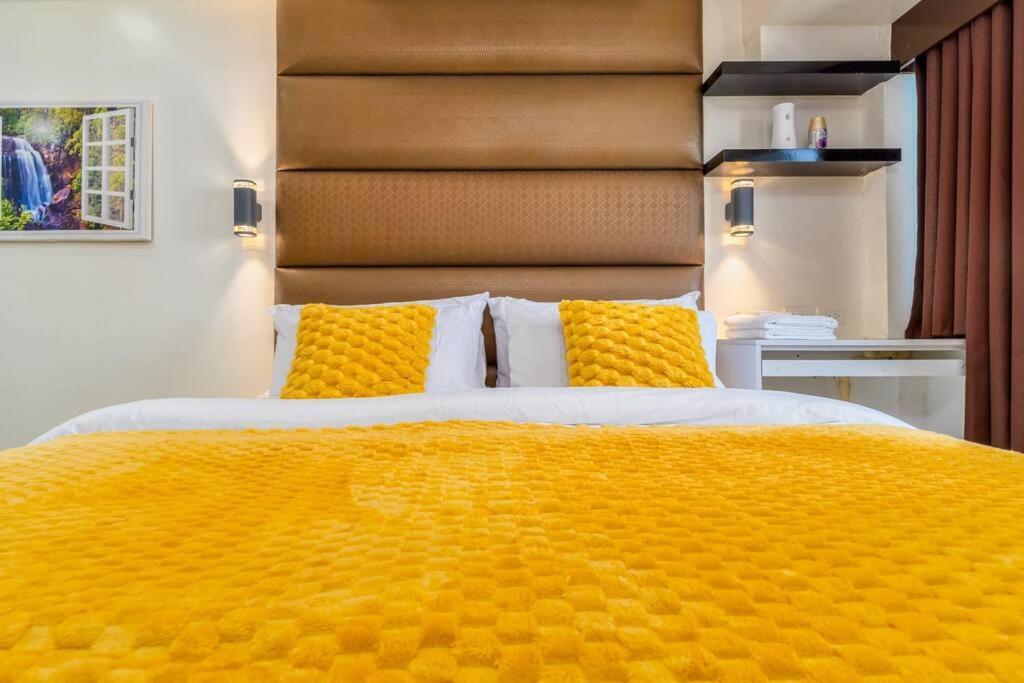 Sunny Suite: Luxe Comfort Apartment *