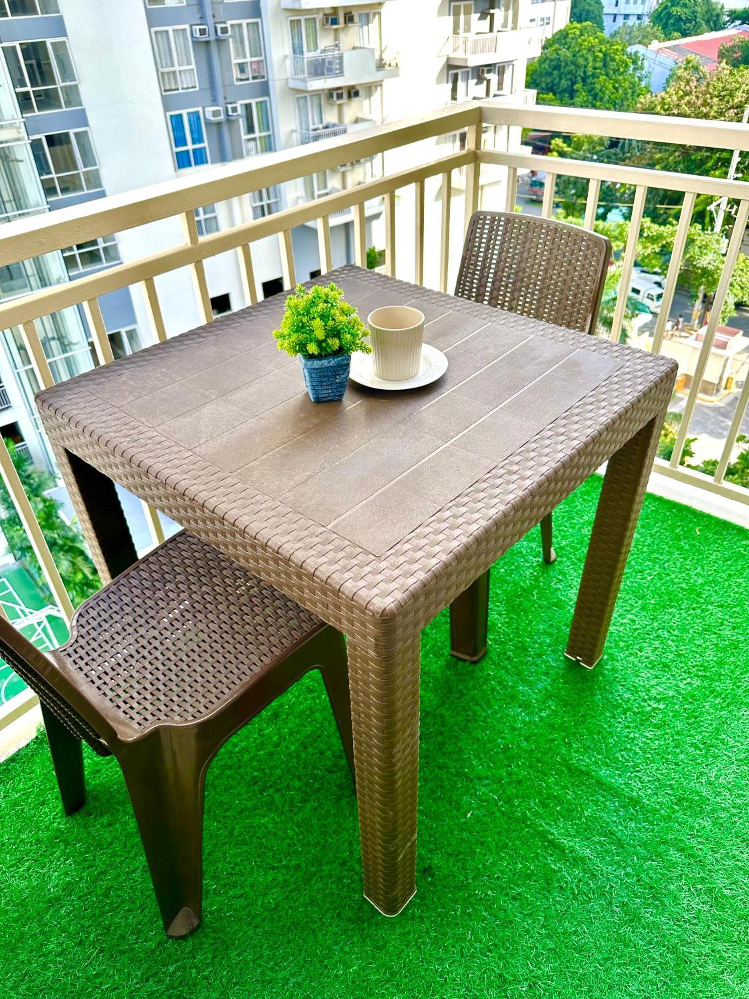 Apartment 1br W/ Balcony
