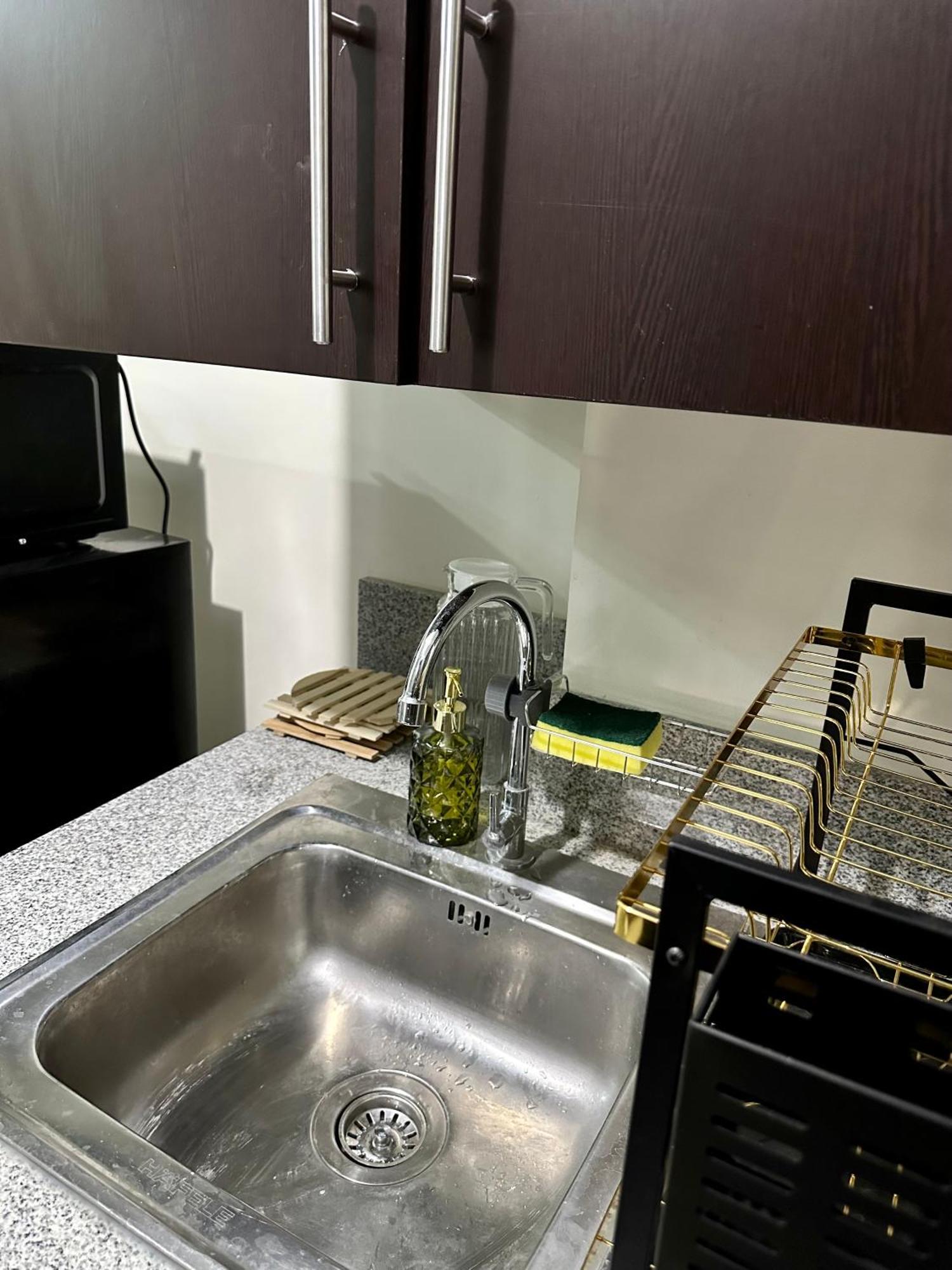 Apartment 1br W/ Balcony *