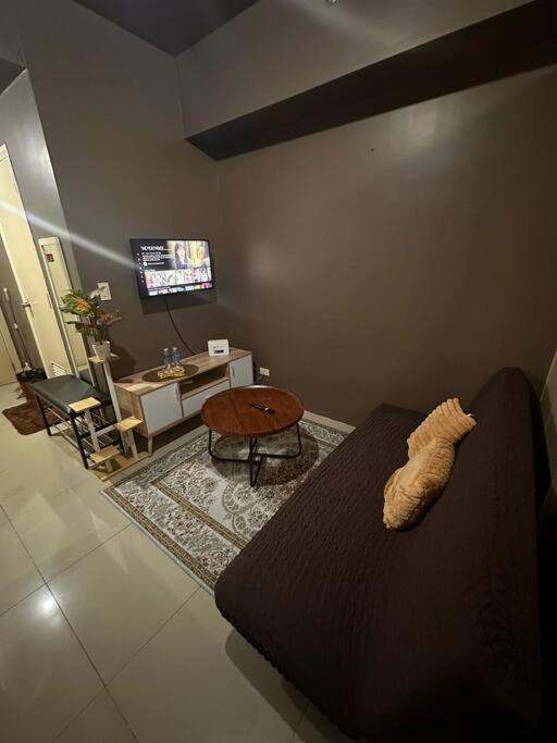 The Brentt Piazza At Sm Jazz Makati With Balcony *