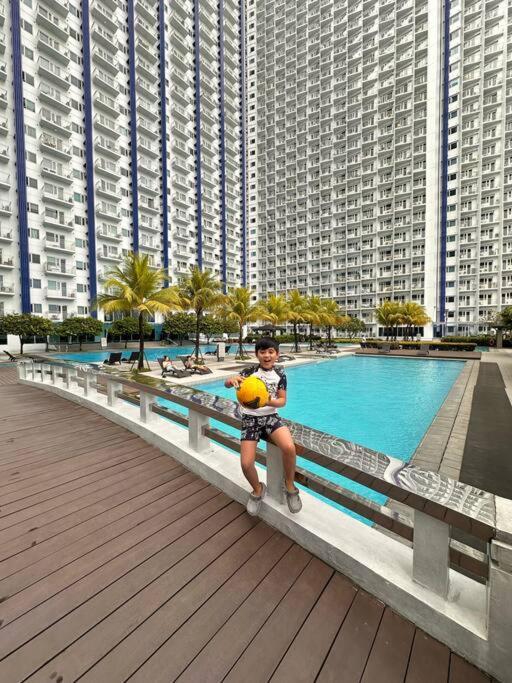 The Brentt Piazza At Sm Jazz Makati With Balcony Apartment