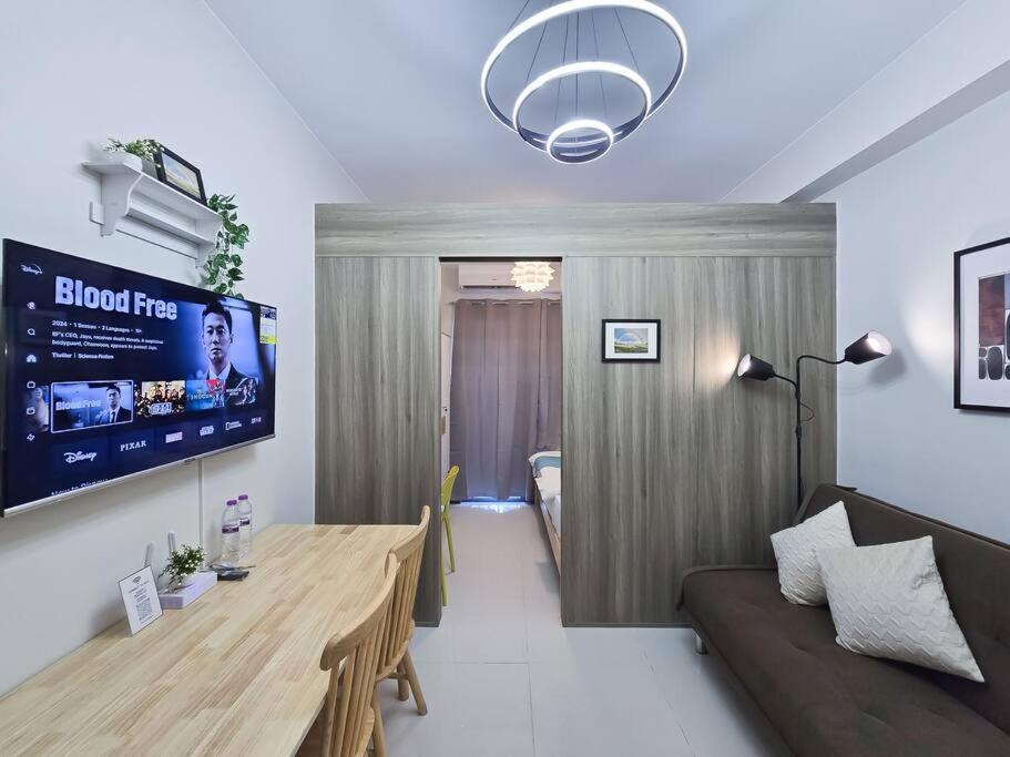 1br Unit Condotel W Balcony Fame Residences -fm29 * Manila