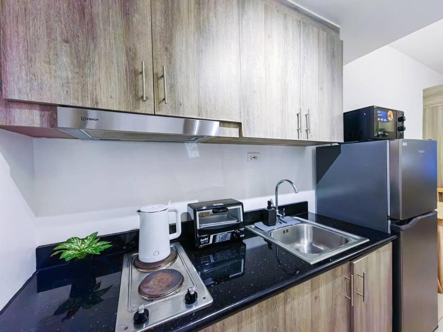 1br Unit Condotel W Balcony Fame Residences -fm08 Manila