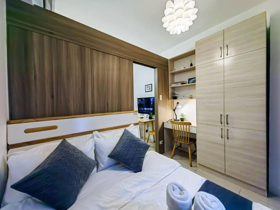 1br Unit Condotel W Balcony Fame Residences -fm08
