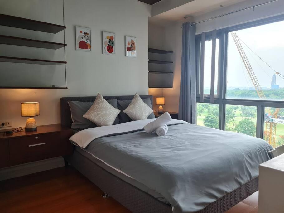 Big 2br Near Burgos Circle, Highstreet, St Lukes - B Parklane T1 Apartment *