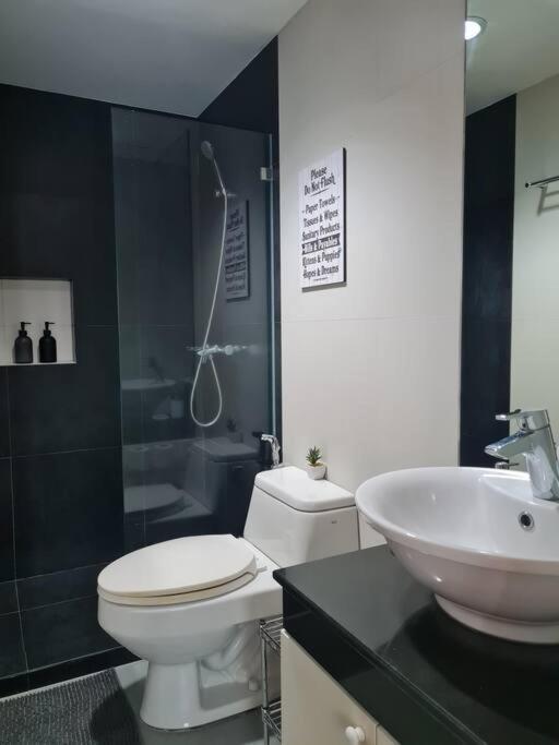 Big 2br Near Burgos Circle, Highstreet, St Lukes - B Parklane T1 * Manila