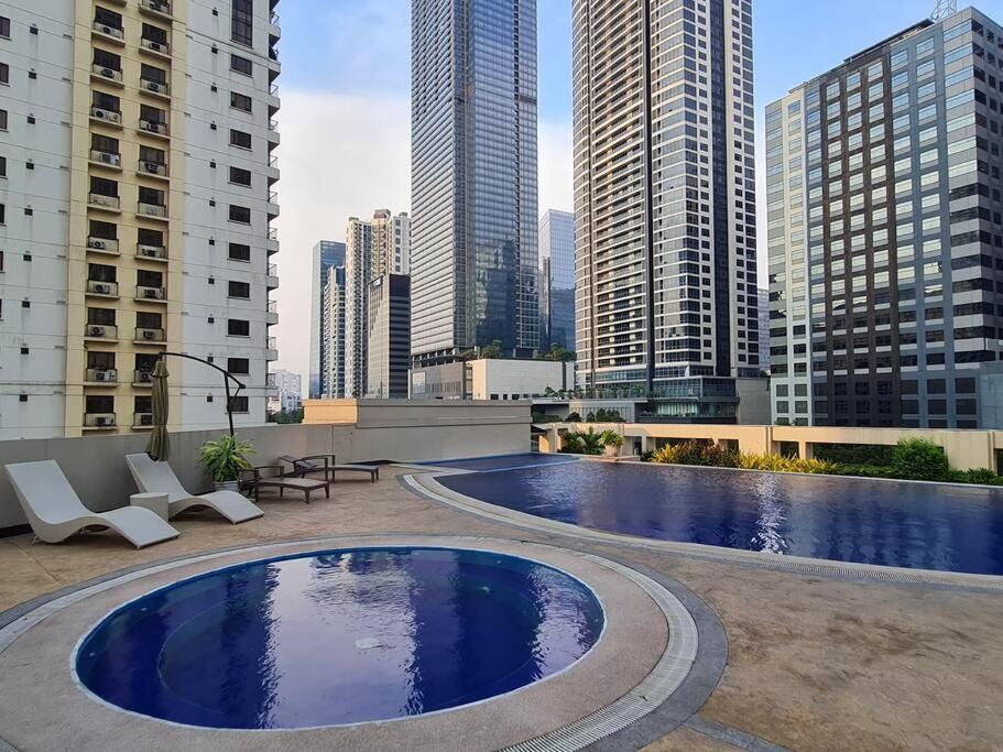 Apartment Big 2br Near Burgos Circle, Highstreet, St Lukes - B Parklane T1 Manila