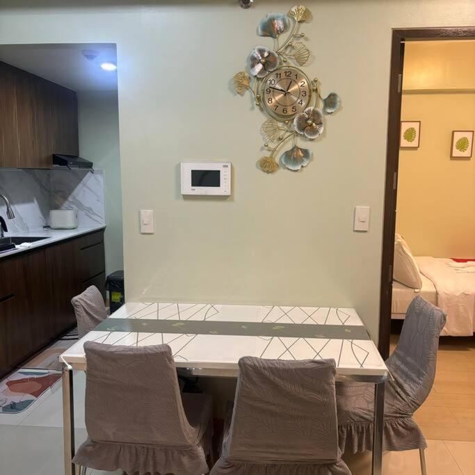 Golden Palm At Palm Tree Apartment