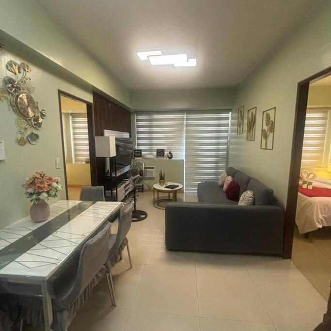 Golden Palm At Palm Tree Apartment