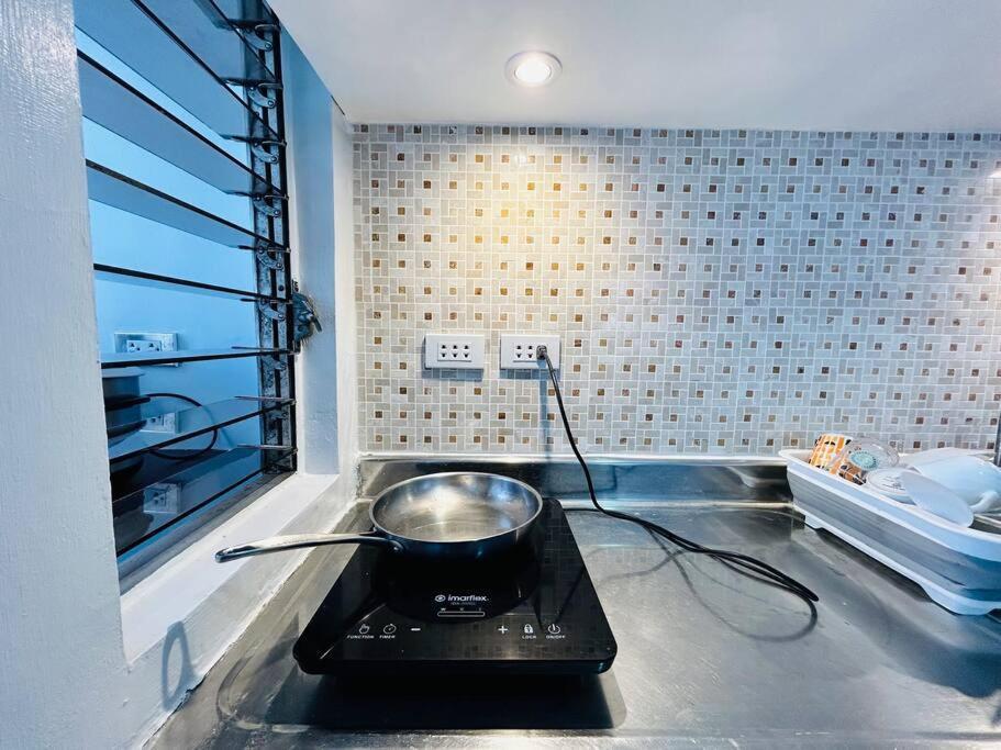 Apartment Budget 2 Bedroom With Free Parking Near Naia Manila