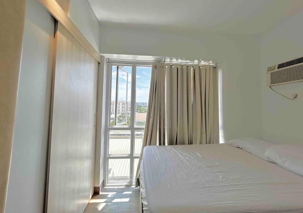 Budget 2 Bedroom With Free Parking Near Naia Manila