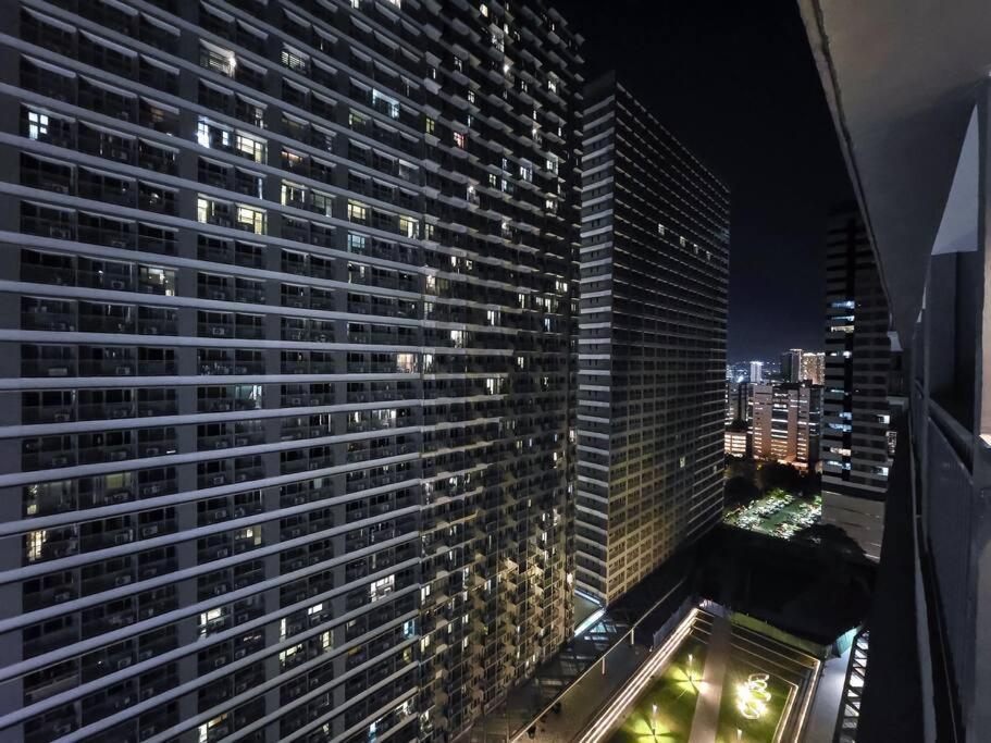 Apartment 1br Unit Condotel W Balcony Fame Residences -fm23 Manila