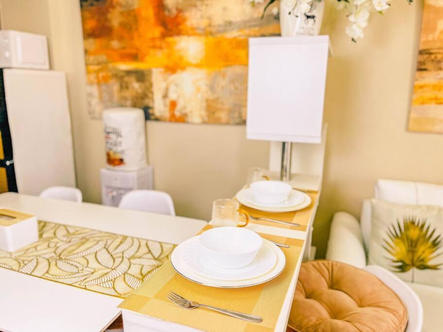 Apartment 2br With Balcony Free Use Pool, Gym, Bball, Netflix Manila