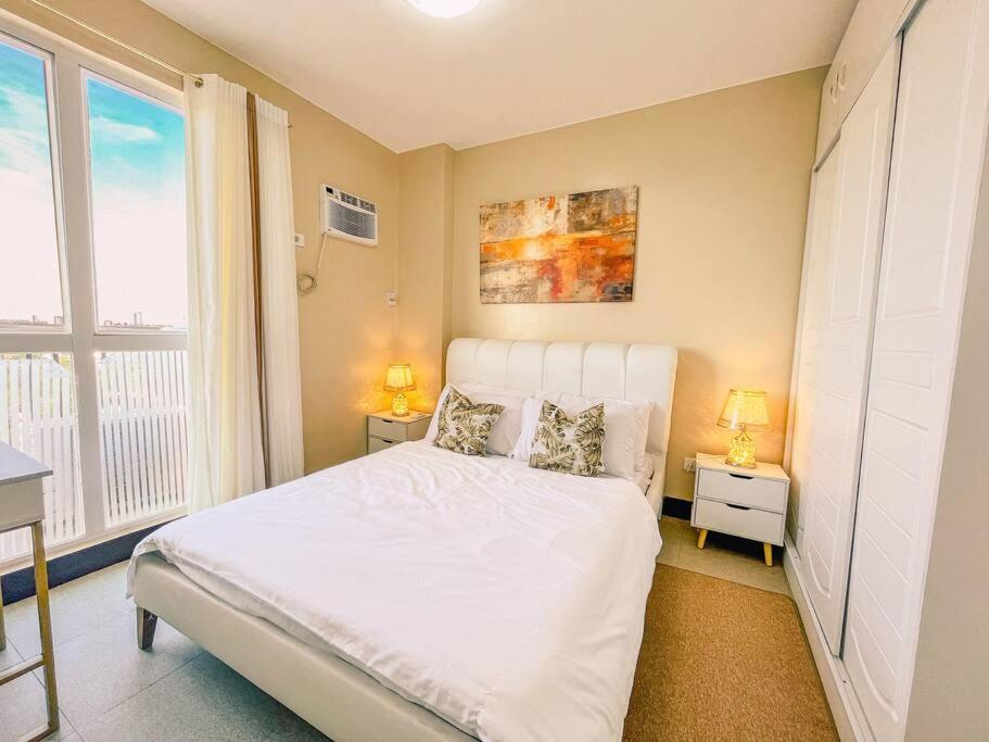 2br With Balcony Free Use Pool, Gym, Bball, Netflix Apartment