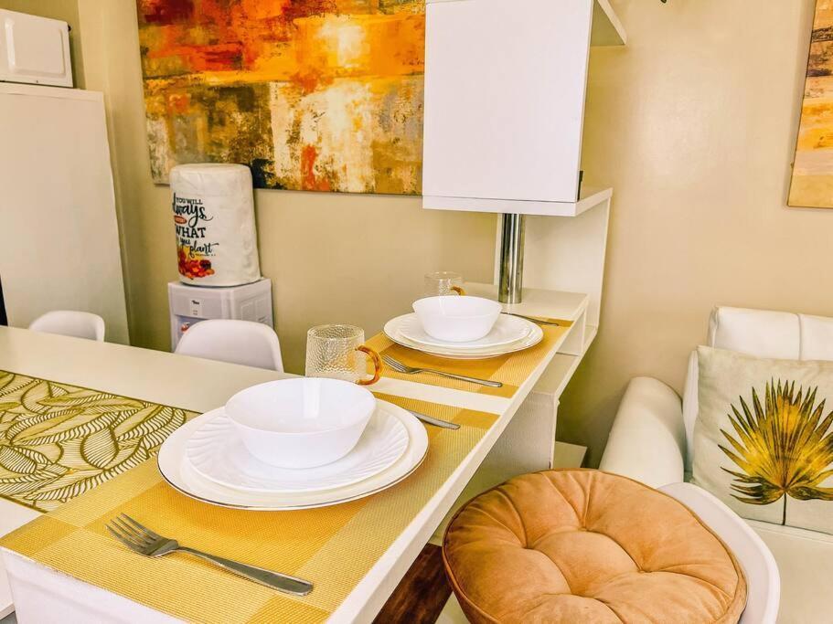 Apartment 2br With Balcony Free Use Pool, Gym, Bball, Netflix