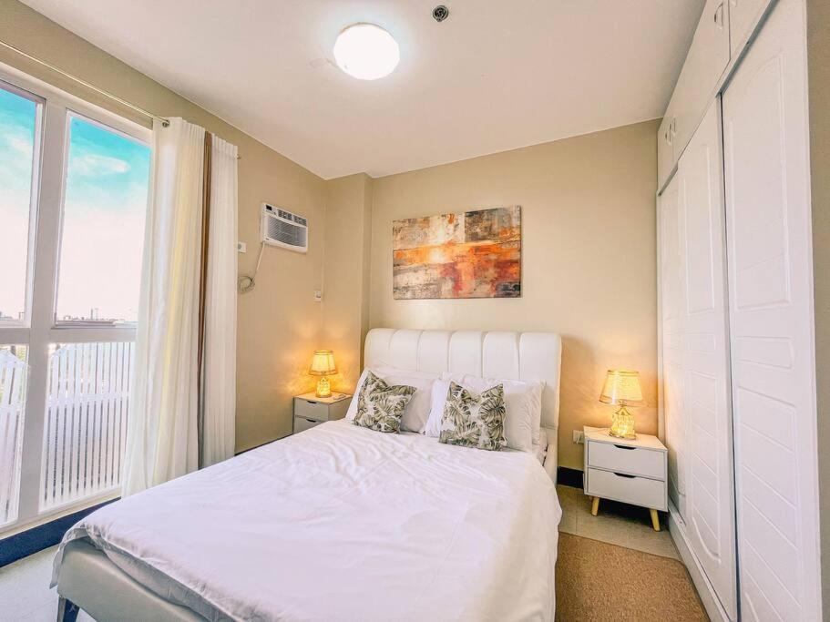 2br With Balcony Free Use Pool, Gym, Bball, Netflix Apartment *