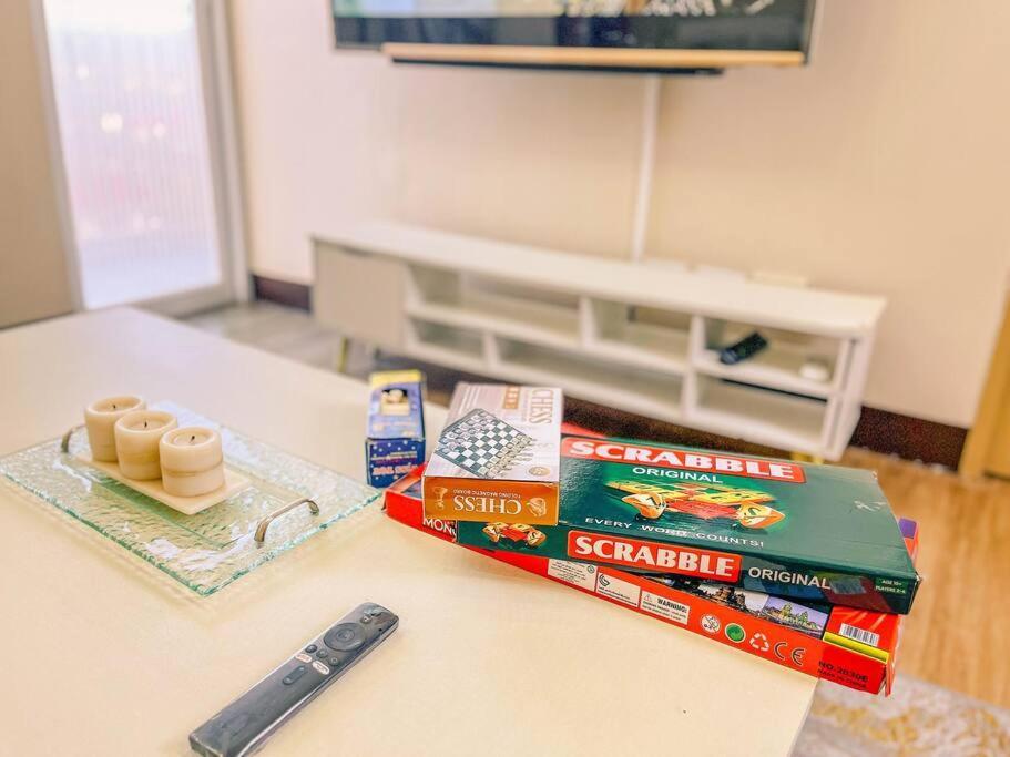 2br With Balcony Free Use Pool, Gym, Bball, Netflix Apartment Manila
