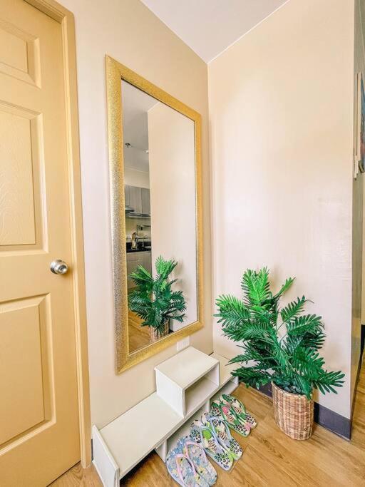2br With Balcony Free Use Pool, Gym, Bball, Netflix Apartment