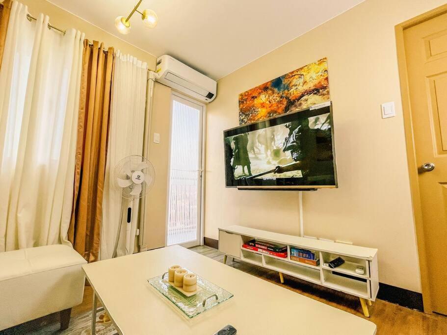 Apartment 2br With Balcony Free Use Pool, Gym, Bball, Netflix Manila