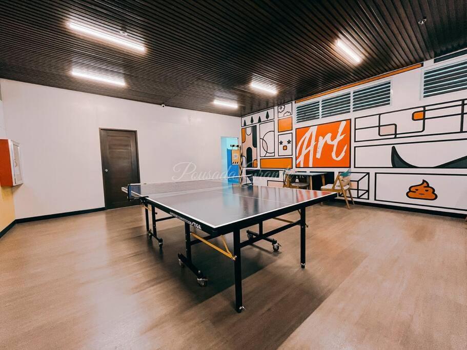 2br With Balcony Free Use Pool, Gym, Bball, Netflix Apartment