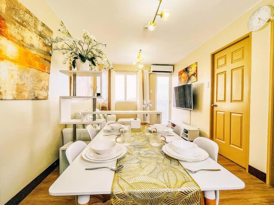 2br With Balcony Free Use Pool, Gym, Bball, Netflix
