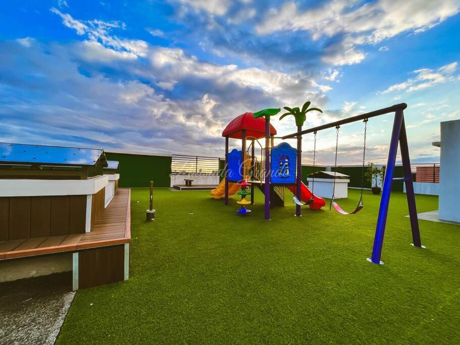 Apartment 2br With Balcony Free Use Pool, Gym, Bball, Netflix *