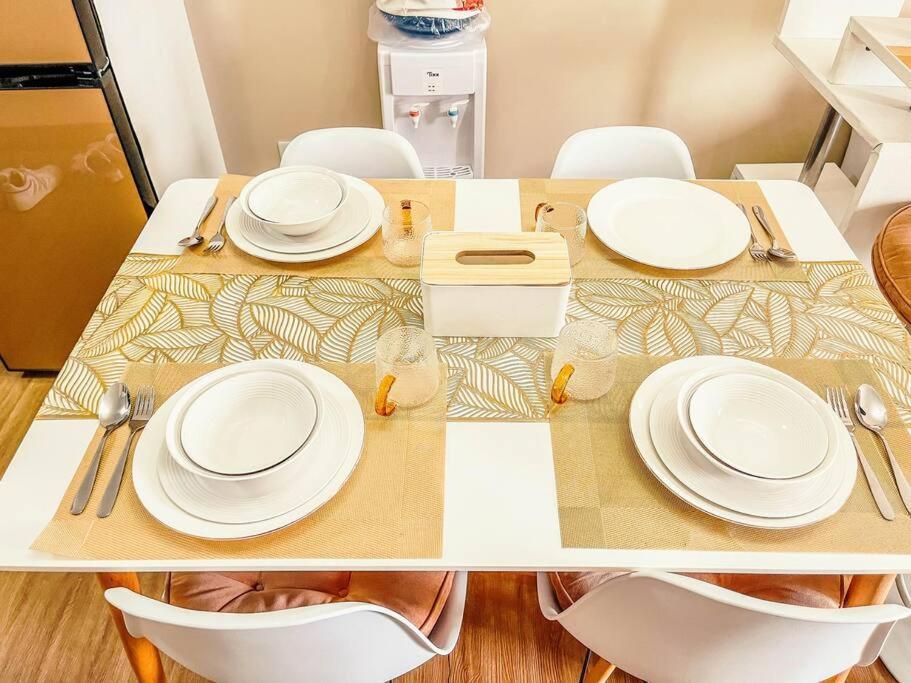 2br With Balcony Free Use Pool, Gym, Bball, Netflix Apartment