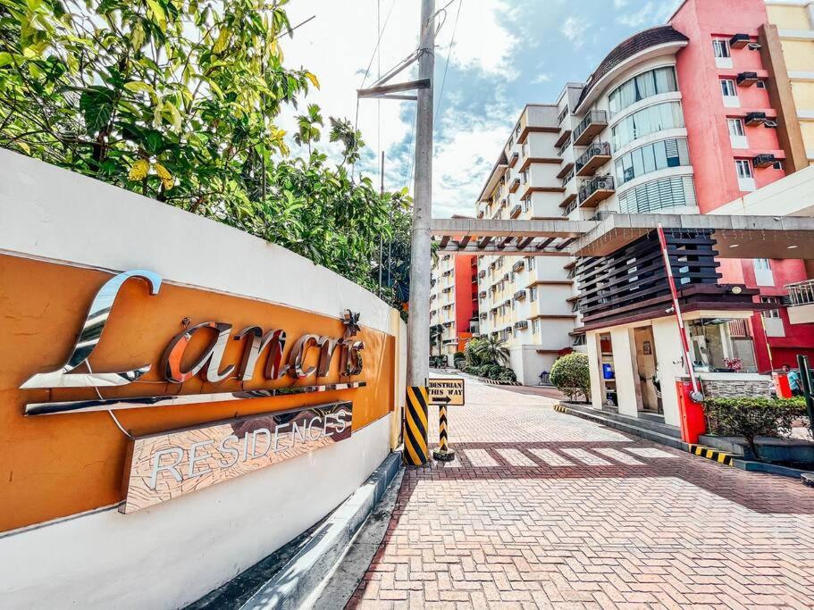 Apartment 2br With Balcony Free Use Pool, Gym, Bball, Netflix *