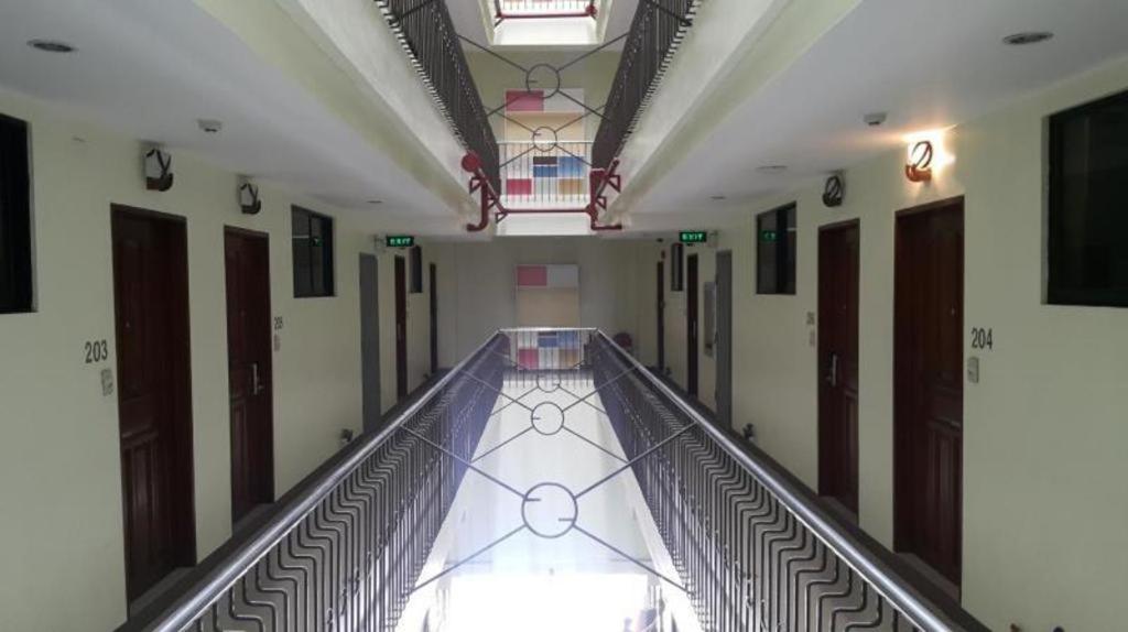 Time Travellers Hotel 2*