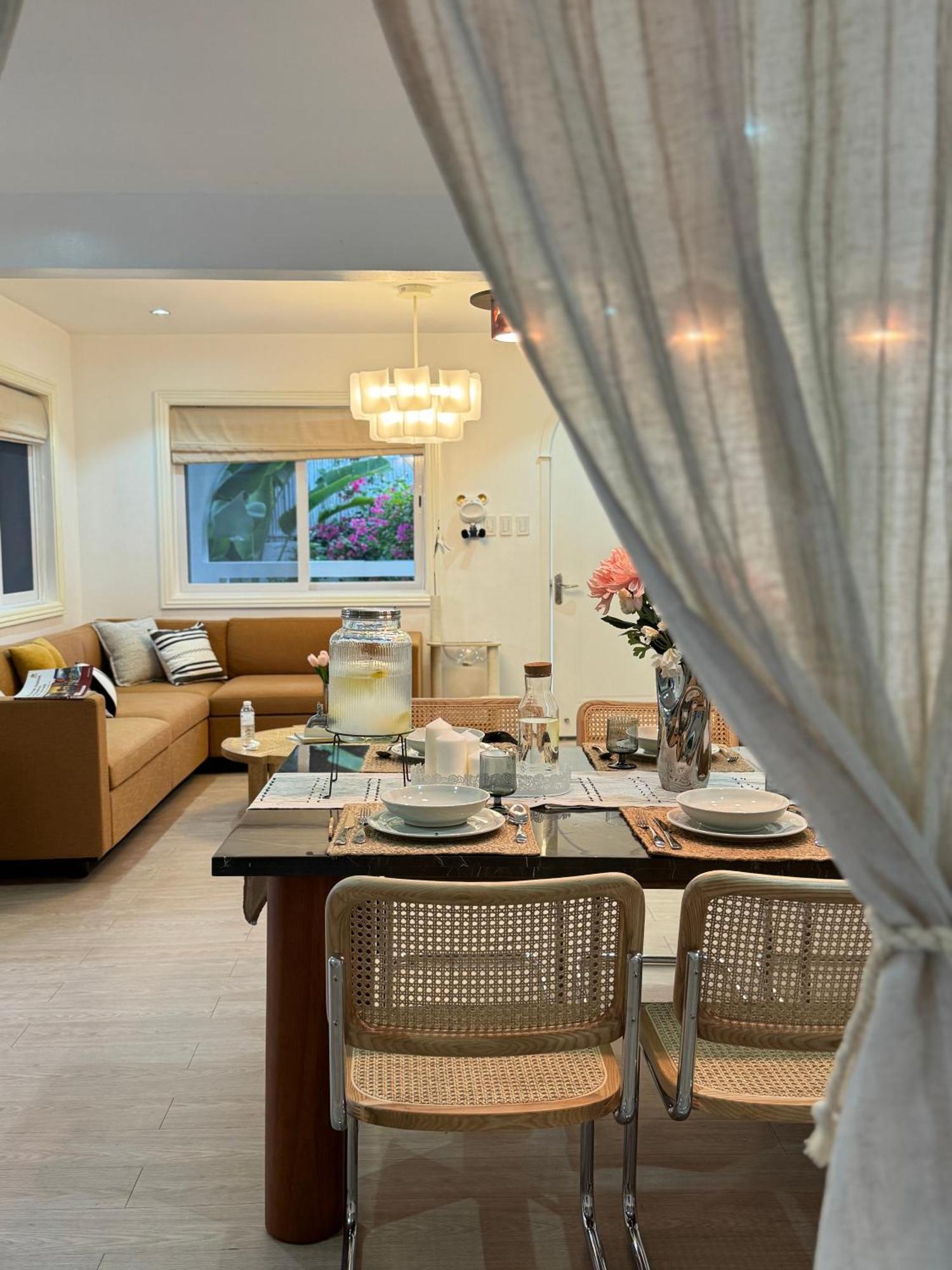 Cozy * Manila