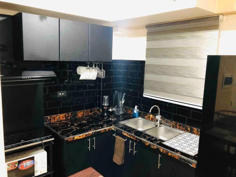 Stylish 1 Bedroom Near Bgc+airport!netflix+dsny+50mbps Apartment Manila