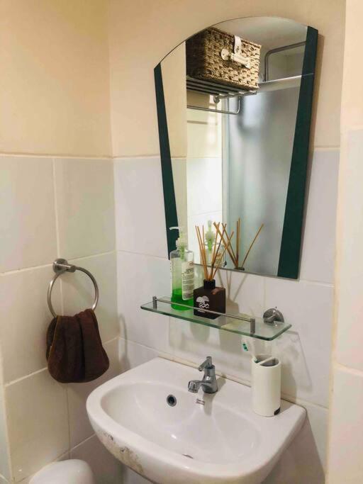 Stylish 1 Bedroom Near Bgc+airport!netflix+dsny+50mbps * Manila