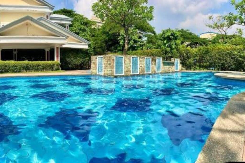 Apartment Stylish 1 Bedroom Near Bgc+airport!netflix+dsny+50mbps