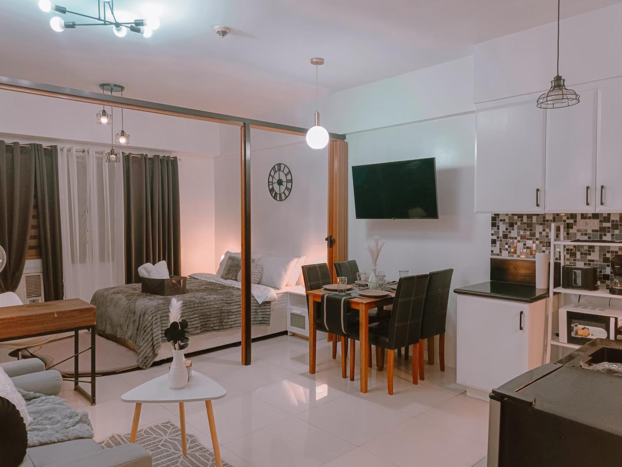Bright & Airy Near Venice Mall With Pool, Gym & Fast Wifi Apartment Manila