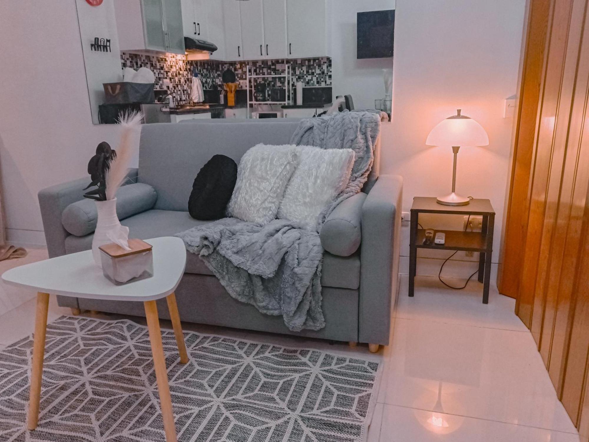 Bright & Airy Near Venice Mall With Pool, Gym & Fast Wifi Apartment Manila