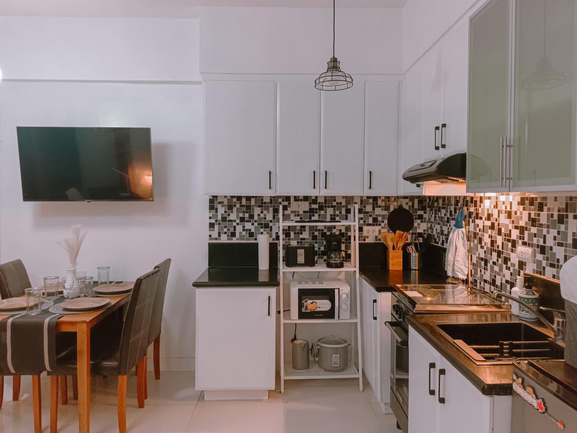 Bright & Airy Near Venice Mall With Pool, Gym & Fast Wifi *