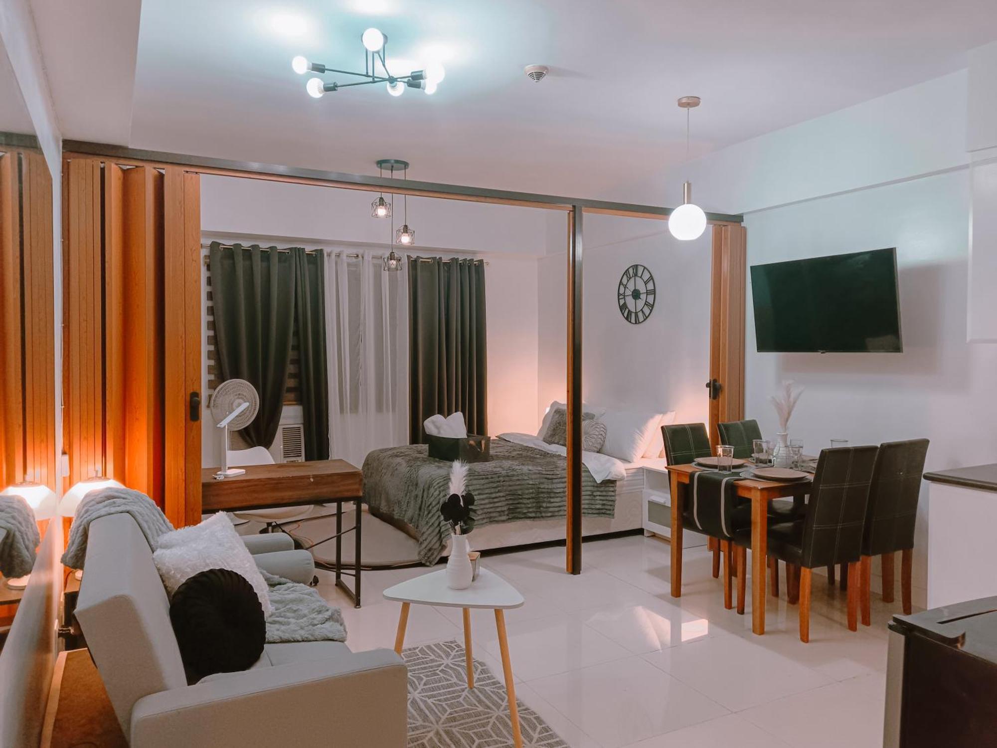 Bright & Airy Near Venice Mall With Pool, Gym & Fast Wifi Apartment *